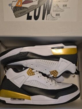 Jordan Men's White, Black & Gold Low-Top Sneakers